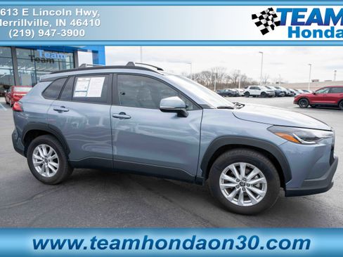 Used 2024 Toyota Corolla Cross LE image 1