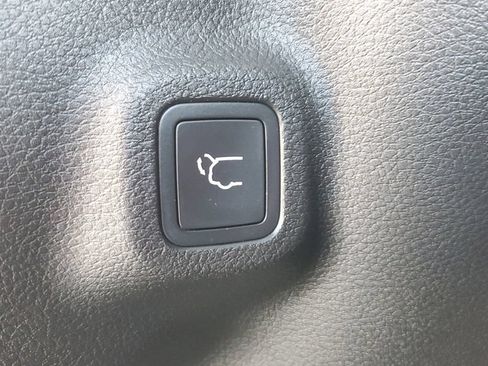 Used 2023 Jeep Compass Latitude w/ Convenience Group AWD/4WD image 11
