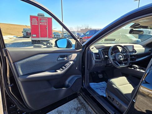 Used 2023 Nissan Rogue SV image 11