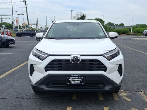 Used 2023 Toyota RAV4 LE AWD/4WD image 2