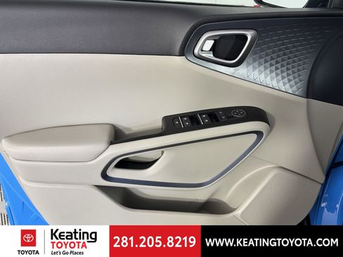 Used 2023 Kia Soul EX image 11