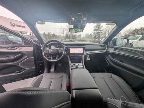 New 2026 Jeep Grand Cherokee Limited image 3