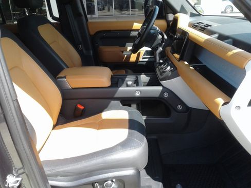 Used 2024 Land Rover Defender 130 X-Dynamic SE AWD/4WD image 8