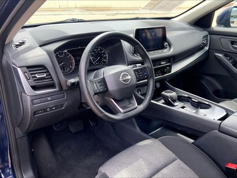 Used 2025 Nissan Rogue SV FWD image 15