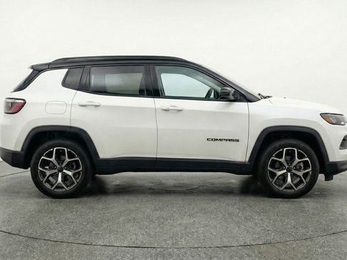 Used 2025 Jeep Compass Limited AWD/4WD image 11