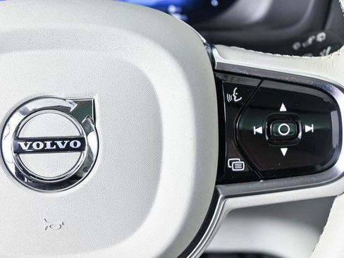 Certified 2025 Volvo XC90 T8 Ultra w/ Protection Package Premier AWD/4WD image 13