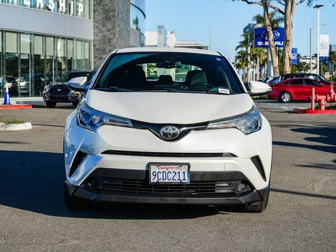 Used 2018 Toyota C-HR XLE image 2