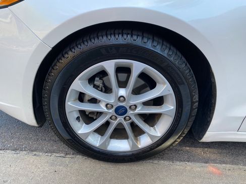 Used 2019 Ford Fusion SE image 17