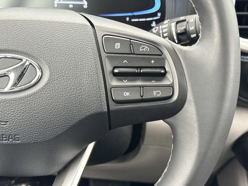 Used 2025 Hyundai Venue SEL FWD image 9