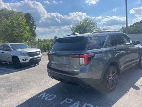 Used 2025 Ford Explorer ST-Line w/ ST-Line Street Pack AWD/4WD image 6