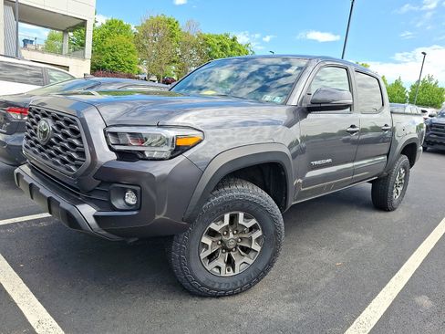 Used 2023 Toyota Tacoma TRD Off-Road AWD/4WD image 2