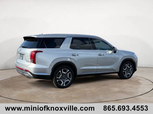 Used 2024 Hyundai Palisade Limited image 3