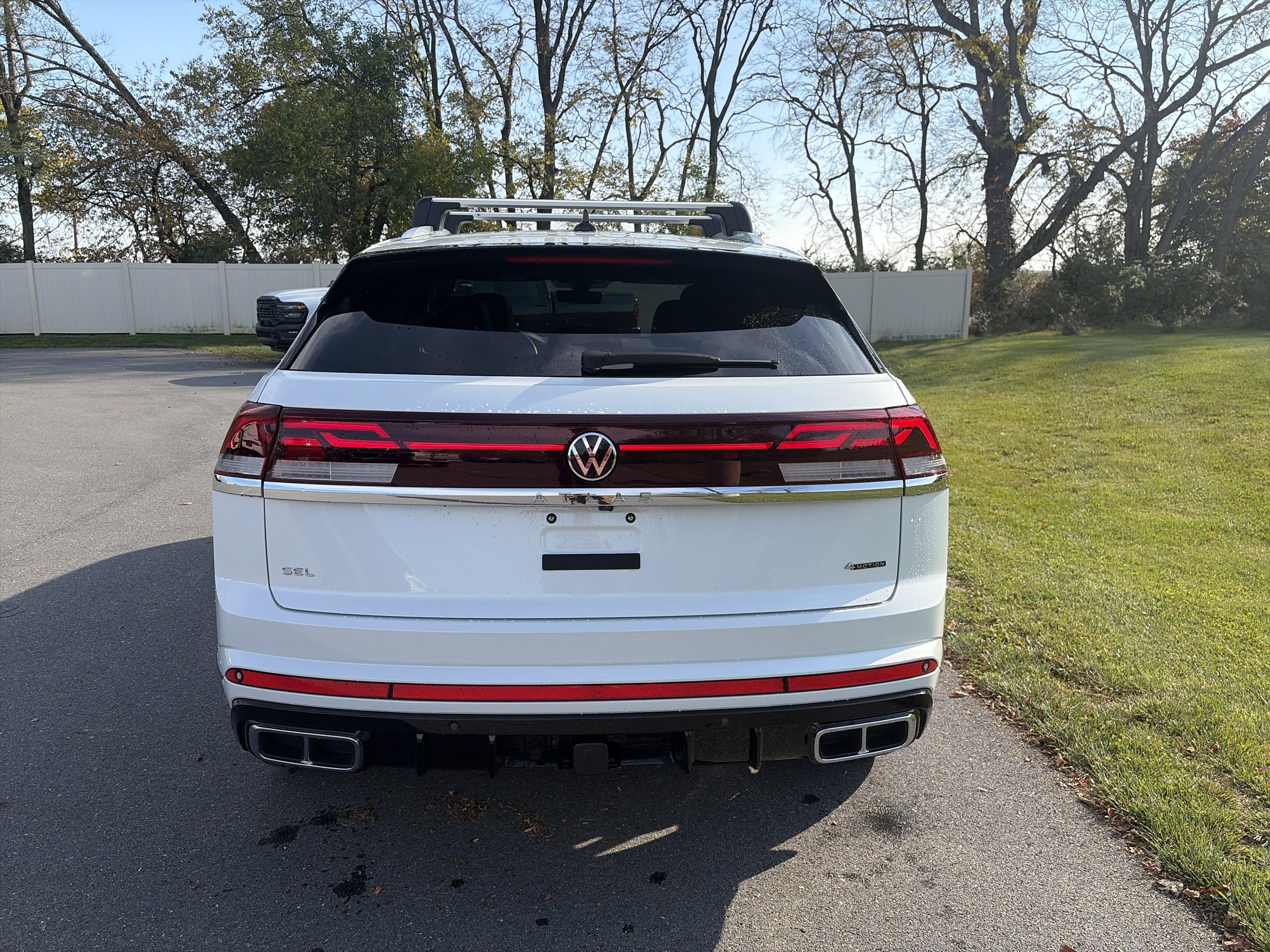 Certified 2024 Volkswagen Atlas Cross Sport SEL R-Line AWD/4WD image 5