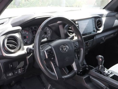 Used 2020 Toyota Tacoma TRD Off-Road w/ Technology Package AWD/4WD image 21