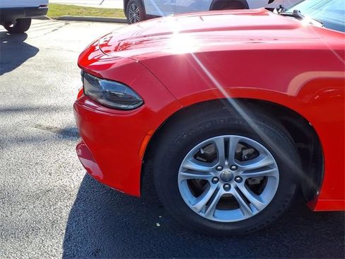 Used 2020 Dodge Charger SXT w/ Leather Interior Group image 17