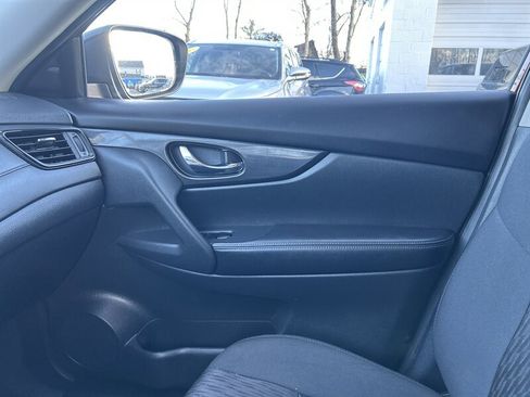 Used 2020 Nissan Rogue SV image 12