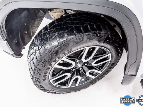 Used 2024 GMC Sierra 1500 AT4 w/ Technology Package image 12