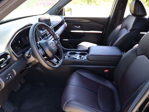 Certified 2025 Honda Pilot Black Edition image 10