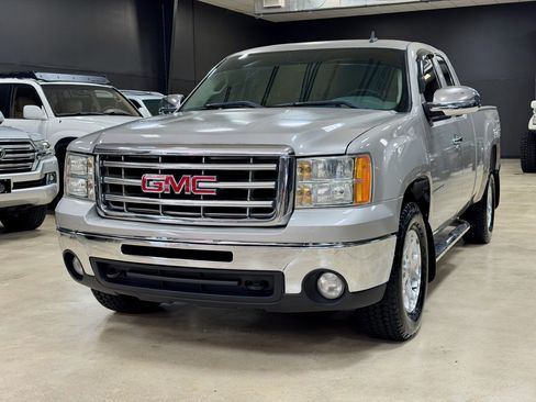 Used 2009 GMC Sierra 1500 W/T w/ SL Package RWD image 2