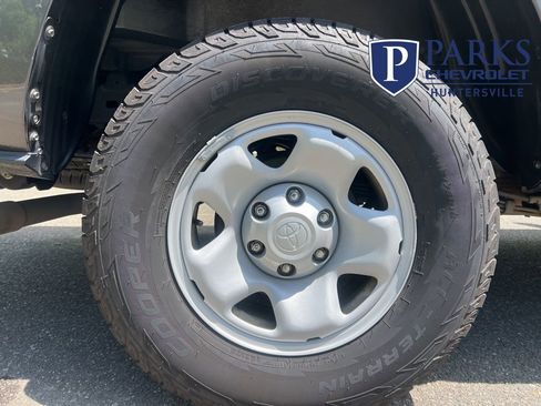 Used 2021 Toyota Tacoma SR w/ SR Convenience Package image 11