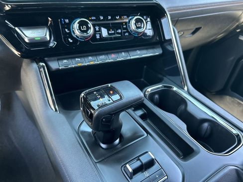 Used 2024 GMC Sierra 1500 AT4 w/ Technology Package AWD/4WD image 16