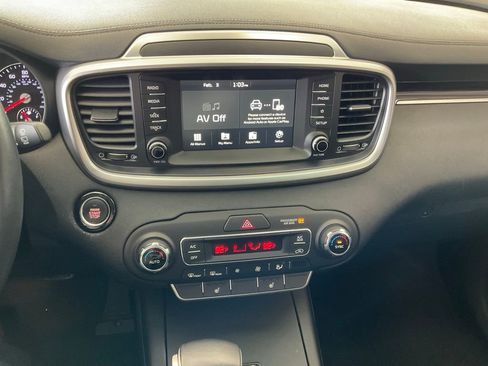 Used 2020 Kia Sorento S image 15