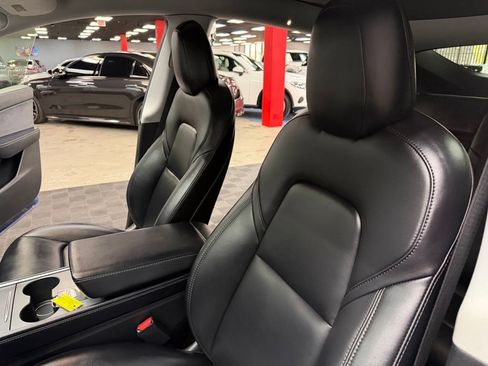 Used 2021 Tesla Model Y Long Range AWD/4WD image 31