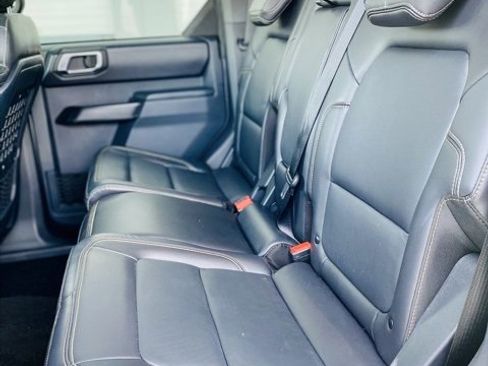 Used 2025 Ford Bronco Badlands image 11