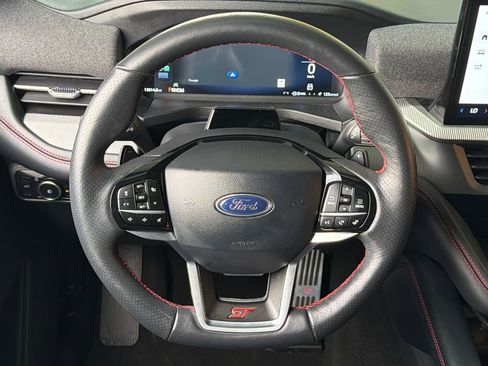 Used 2025 Ford Explorer ST image 4