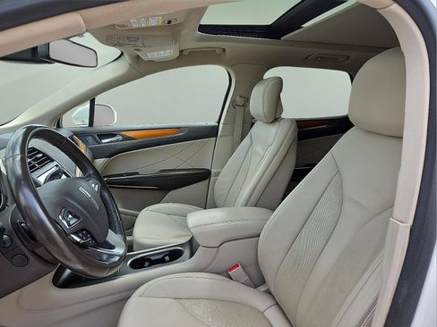 Used 2017 Lincoln MKC Select w/ Select Plus Package FWD image 9