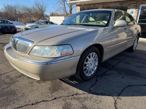 Used 2006 Lincoln Town Car Signature image 7