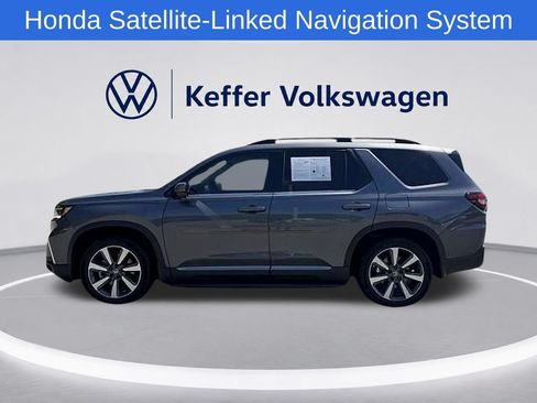 Used 2025 Honda Pilot Touring image 2