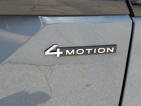 Certified 2025 Volkswagen Atlas Peak Edition SE AWD/4WD image 13
