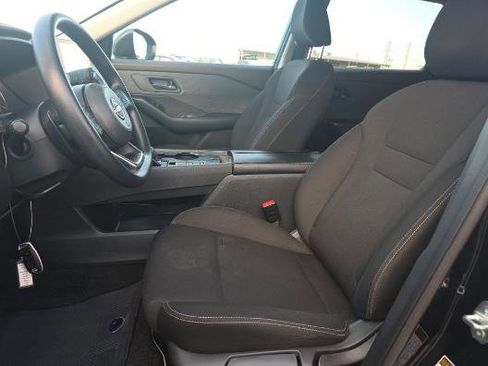 Used 2023 Nissan Rogue S image 2