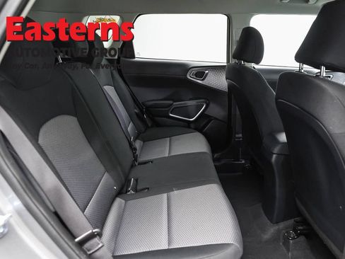 Used 2025 Kia Soul LX w/ LX Technology Package FWD image 22
