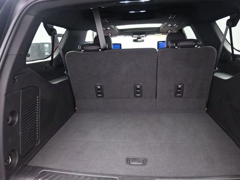 Used 2022 Chevrolet Suburban LT w/ LT Signature Plus Package image 28