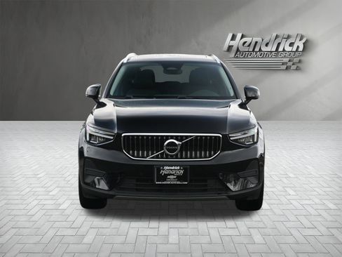 Used 2025 Volvo XC40 B5 Core image 6