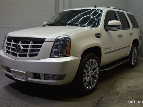 Used 2007 Cadillac Escalade AWD w/ Information Package image 2