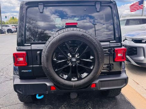 Used 2024 Jeep Wrangler Unlimited Sahara w/ Technology Group AWD/4WD image 4
