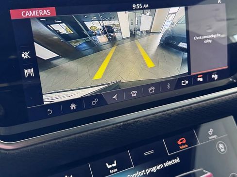 Used 2019 Land Rover Range Rover Velar R-Dynamic SE image 31