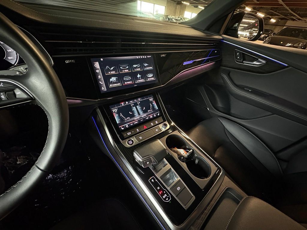Used 2023 Audi Q8 Premium Plus AWD/4WD image 31