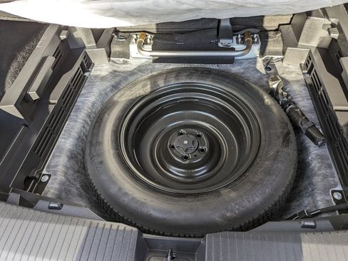 Used 2021 Nissan Rogue SV w/ Premium Package image 43