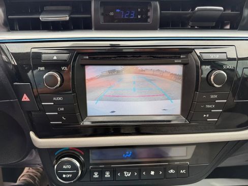 Used 2015 Toyota Corolla LE image 18