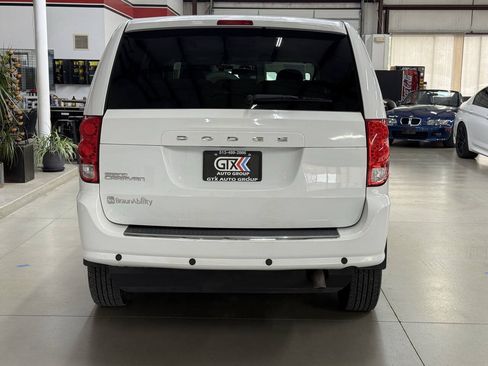 Used 2015 Dodge Grand Caravan SE w/ Quick Order Package 29E SE FWD image 3