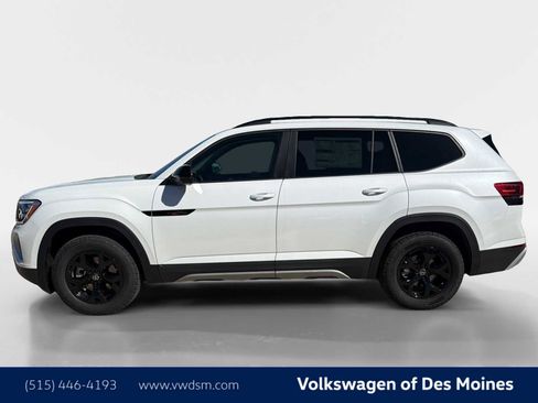 New 2026 Volkswagen Atlas Peak Edition image 3