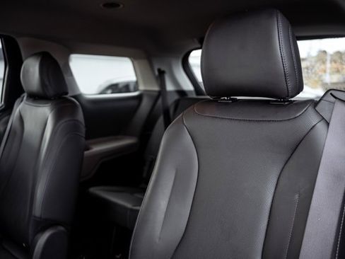 Used 2025 Kia Carnival image 24