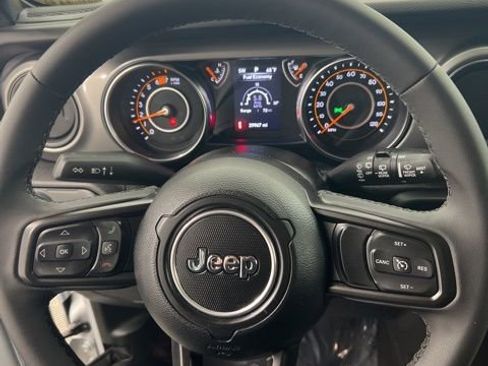 Used 2023 Jeep Wrangler Sport S image 9