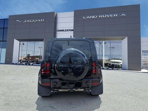 Certified 2025 Land Rover Defender 110 X-Dynamic SE AWD/4WD image 4