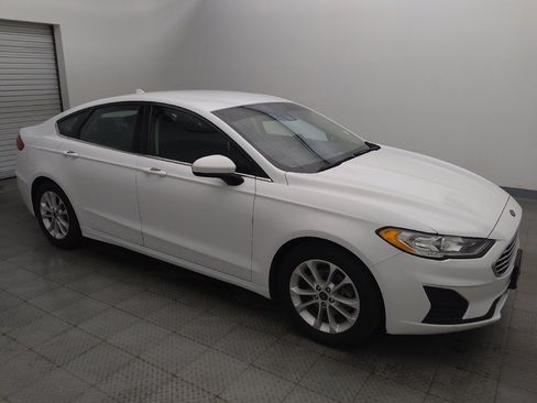 Used 2019 Ford Fusion SE FWD image 11
