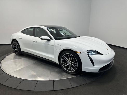 Used 2021 Porsche Taycan RWD image 9